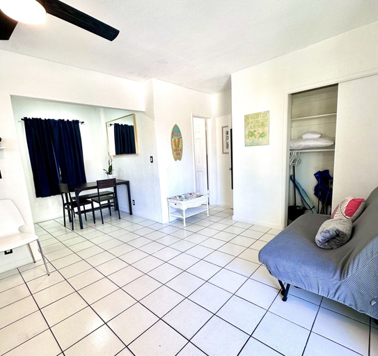 Room 3, Southwinds 6 for 3 Just Steps From the Beach, Broward