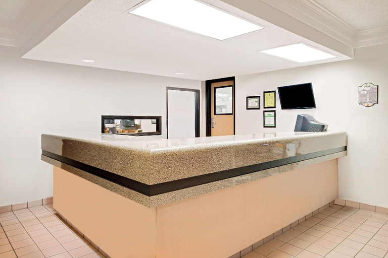 Public Area 2, Super 8 by Wyndham Metropolis, Massac