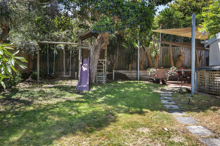 Exterior 2, 5-bed Haven With Pool Minutes From Beaches, Melbourne