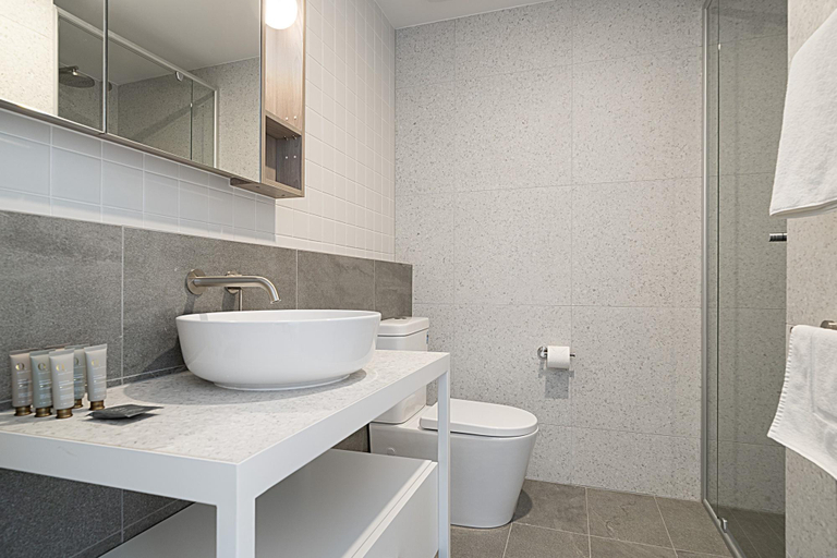 Bathroom 3, Spacious 2-Bed Apartment in North Fremantle, Fremantle