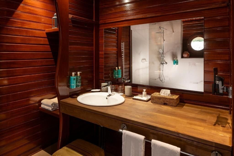 Bathroom 4, Château de Codignat, Puy-de-Dôme