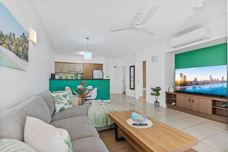 Room 4, Urban Tropics Modern Resort Apartment, Cairns