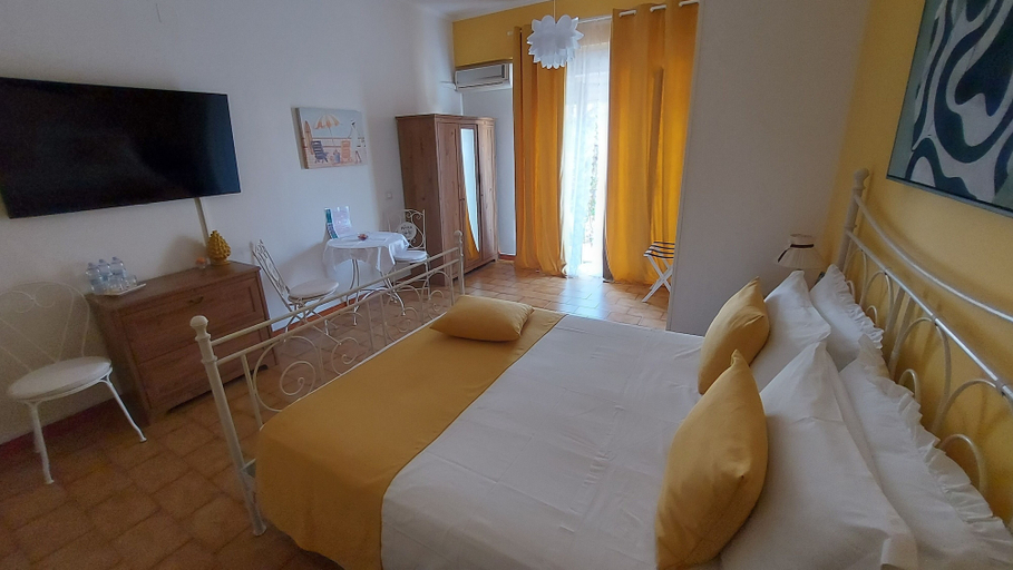 Bedroom 3, Casa Del Sole Accomodation, Vibo Valentia