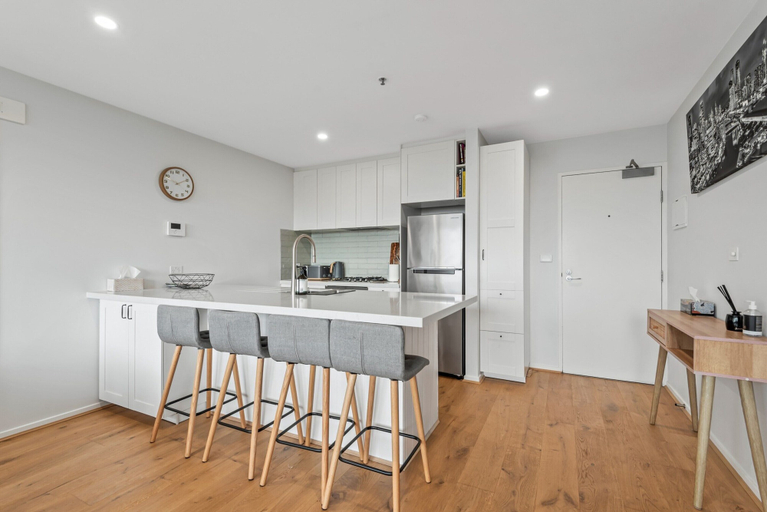 Dining, Sleek Kensington 2-bed With BBQ Area & Gym, Melbourne