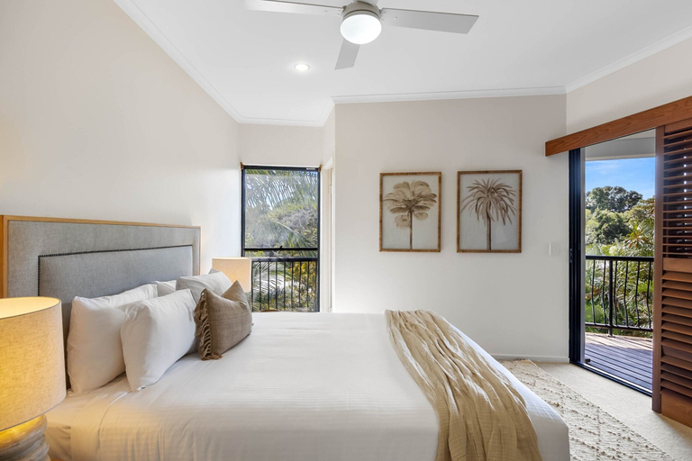 Room 4, Beachside 4-bed Retreat With Study Nook & Views, Maroochy - Coastal North