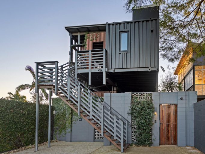 3, New Farm Apartment with Balcony  City Views, New Farm