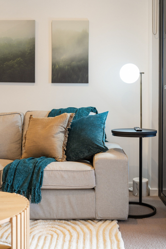 Living room 3, Spacious West End Apartment With Pool & BBQ Access, West End