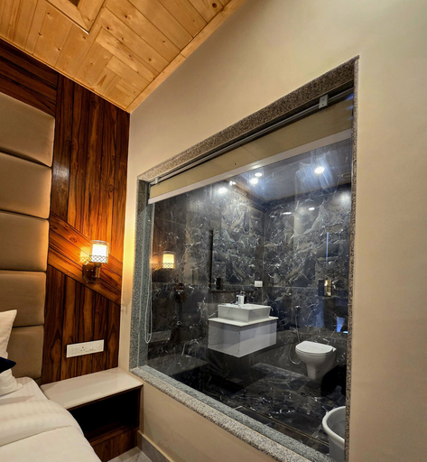 Bathroom 4, THE HIMALAYAN QUEEN, Kullu
