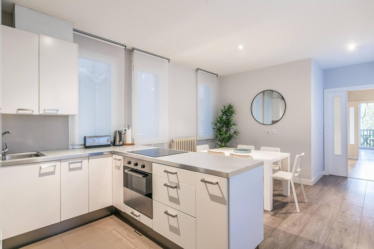 Room 3, Mm26 I 4C in Madrid With 2 Bedrooms and 2 Bathrooms, Madrid