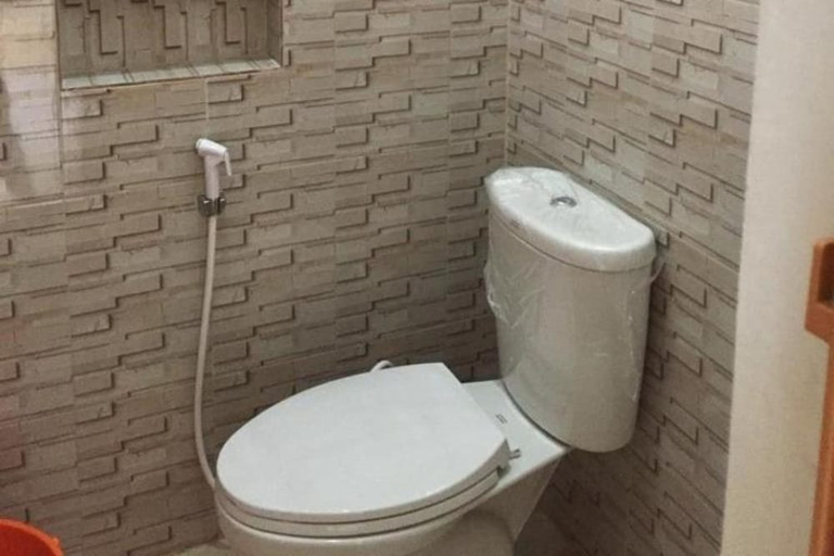 Bathroom, OYO 1066 Dorotello Apartelle, Pasig City