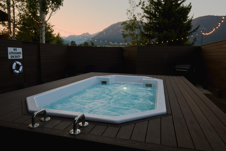 Sport & Beauty, Gravity Haus Big Sky, Gallatin