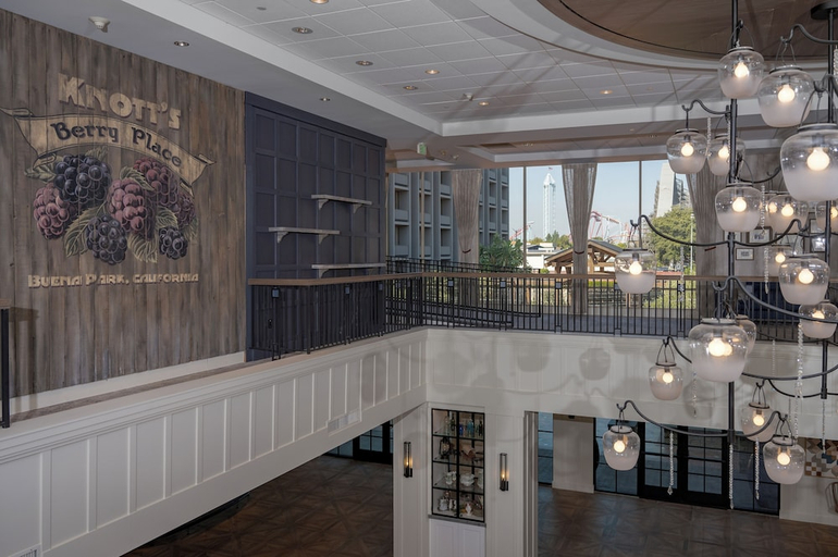 Public Area 5, Knott's Hotel, Orange