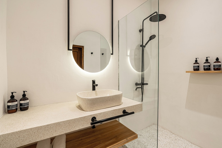 Bathroom 4, Garden Heights Villa by EVDEkimi - Elegant 3BR Jungle oasis with Hammock, Gianyar