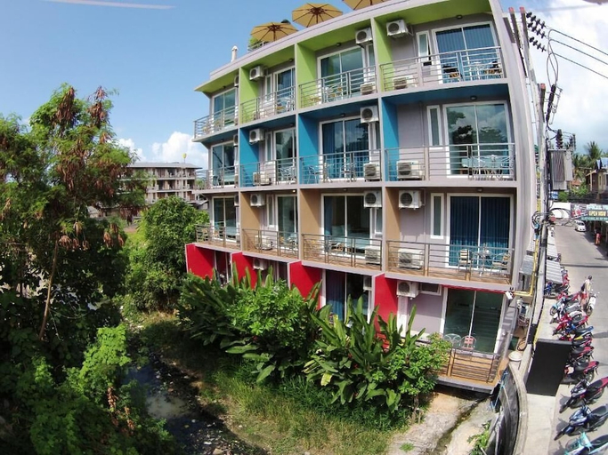 Exterior & Views