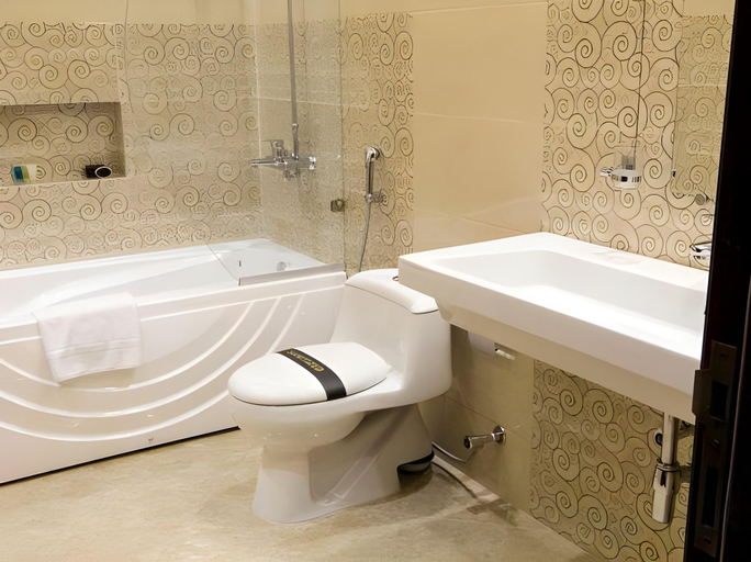 Bathroom, Royaute Luxury, Lahore