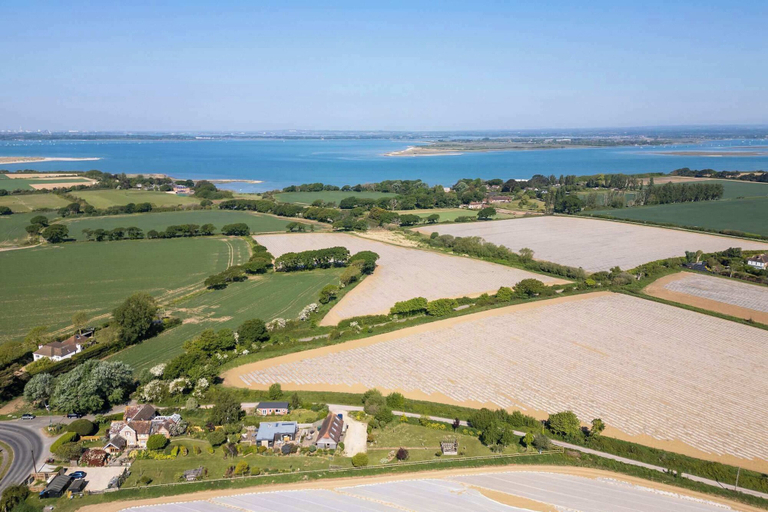 Room 2, Spacious Coastal Retreat for 10 in West Wittering, West Sussex