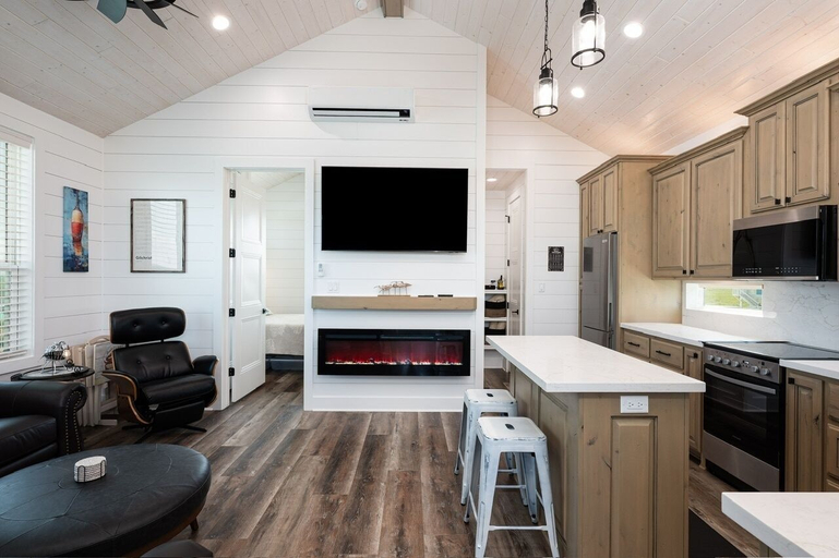 Private kitchen 3, Mabry 1 Bedroom Home, Galveston