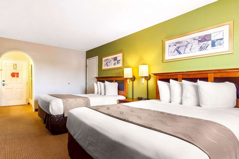 Bedroom 4, Auburn House Hotel, Placer