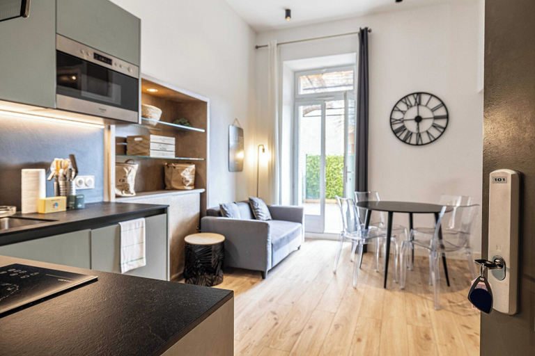 Interior 2, Design Apartment With Terrace 2br/4p - Old Nice, Alpes-Maritimes