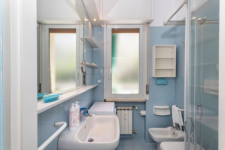 Bathroom, La Poetessa with Pool by Wonderful Italy, Genova