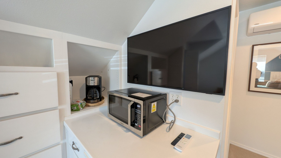 Interior 4, Red Fir 20 3 Bedroom Home, Deschutes