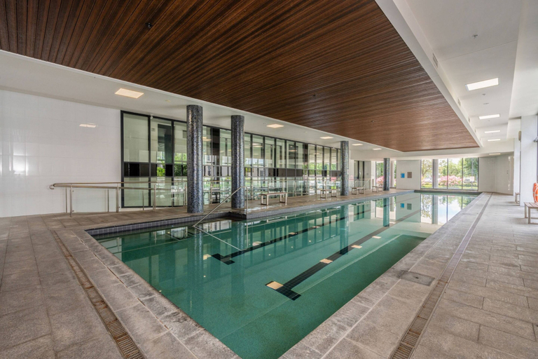 Pool 5, Bright 2-bed Flat Near City Amenities, Canberra