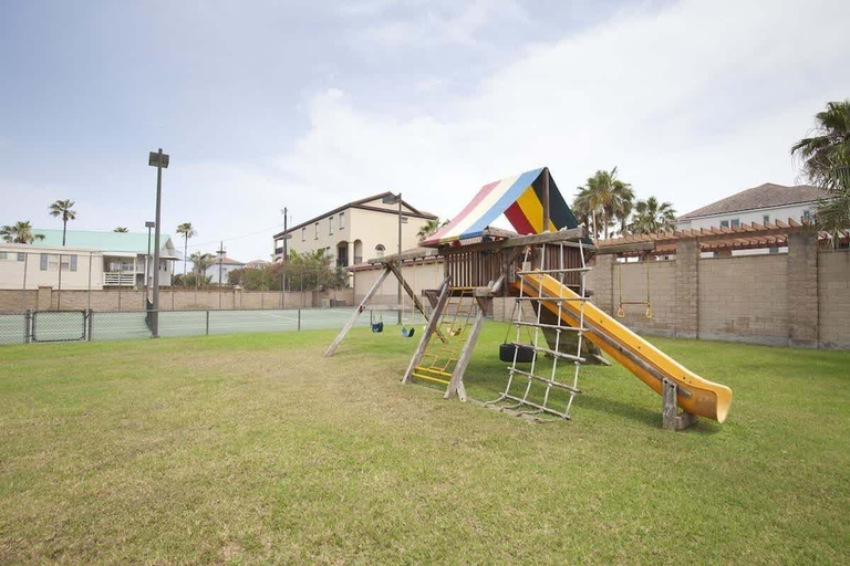 Children's area, Villas House Bayview 3 Bedroom Home by RedAwning, Cameron