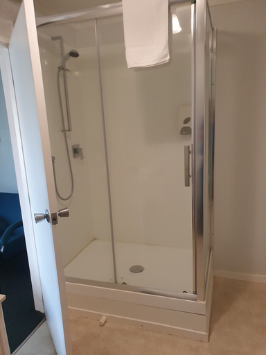 Bathroom 3, Ohakune Court Motel, Ruapehu