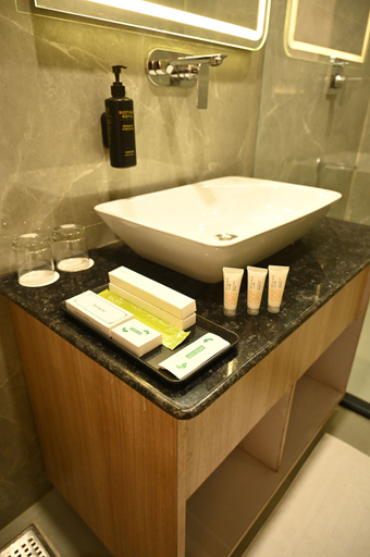 Bathroom 5, The Regal Crown By Ritya Hotels, Faizabad