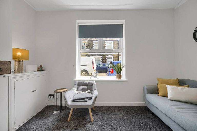 Room 3, Central Chic - Huge Home - Free Wifi, Cardiff