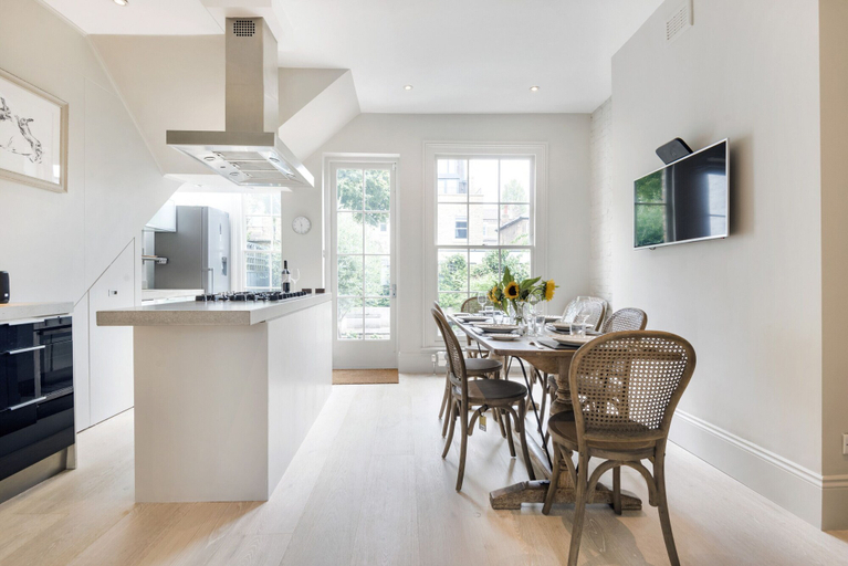 Others 5, A Home on Northcote, London