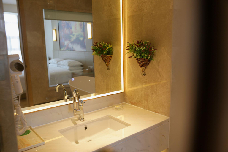 Bathroom 3, Vienna International Hotel Guangdong Wuchuan, Zhanjiang