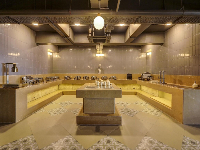 3, Sayajiganj Houses, Vadodara