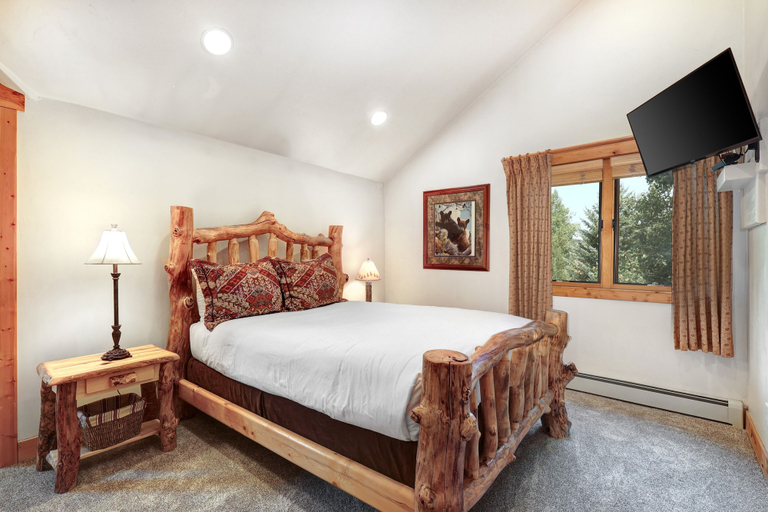 Room 4, Timber Wolf Lodge 10d 2 Bedroom Condo by RedAwning, Summit