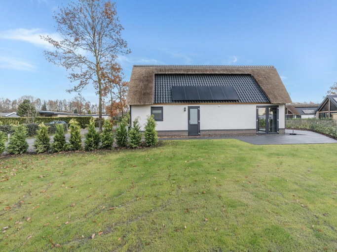 Garden 2, Modern Bungalow in Baarle-nassau With Pond View, Baarle-Nassau
