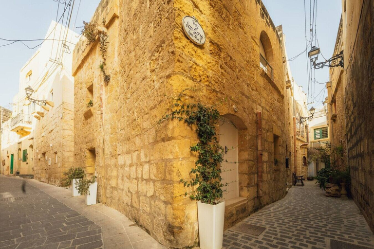 Room 2, Traditional 500 year old Gozitan Townhouse