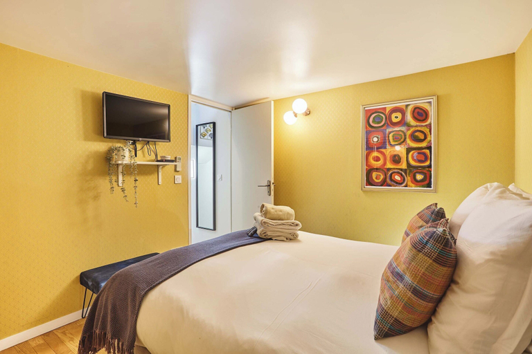 Room 4, Charming Triplex Le Marais/Beaubourg, Paris