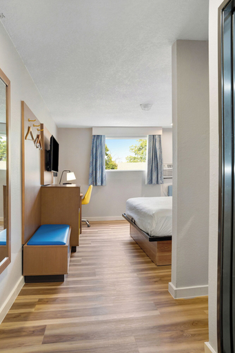 Bedroom 3, Days Inn by Wyndham Omaha NE, Douglas