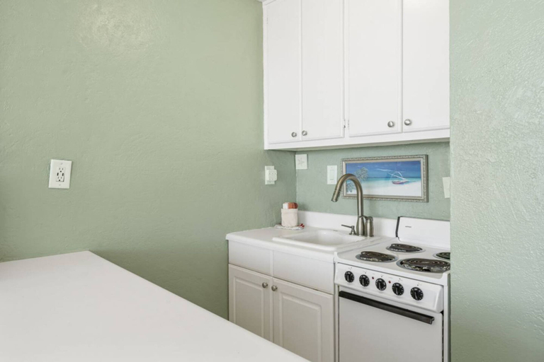 Room 5, Top of the Gulf 421 - Luxury Beach View Condo, Bay