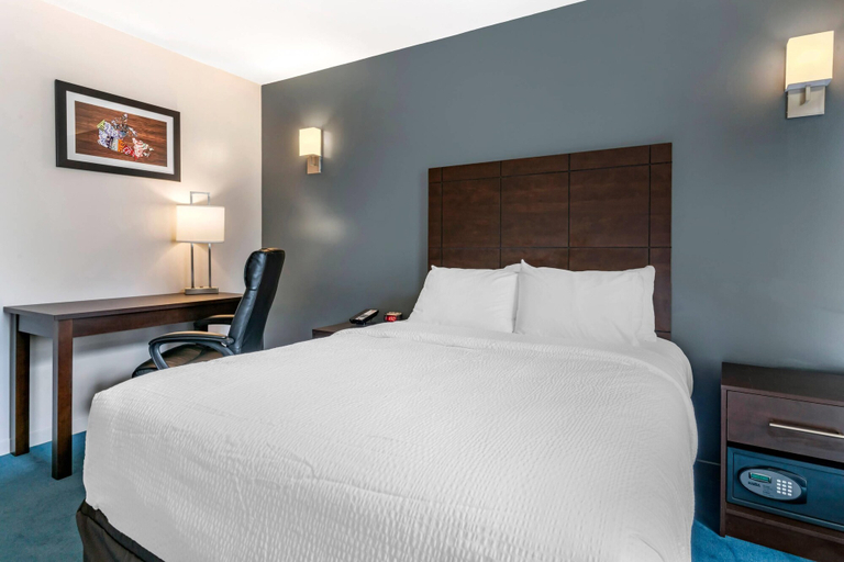 Bedroom 4, Econo Lodge, Montréal