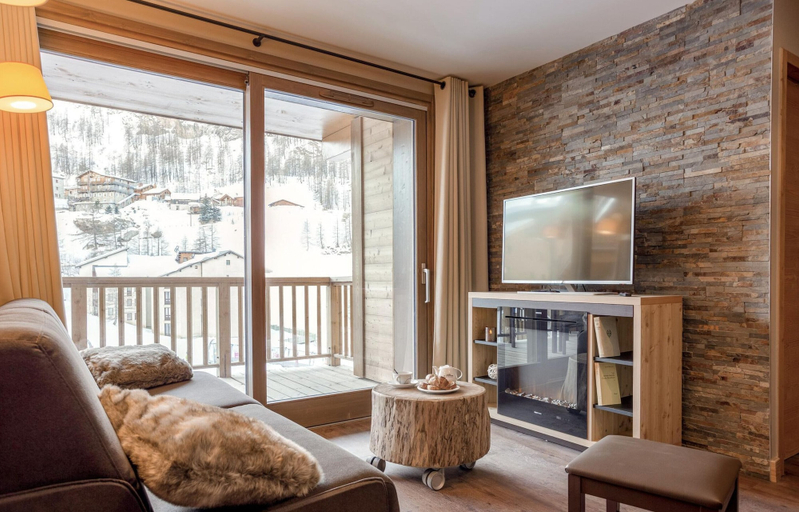 Living room 3, Apartment in Alps With Spa & Pool, Savoie