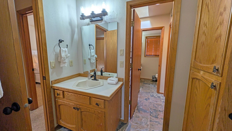 Bathroom 3, Big Leaf 4 3 Bedroom Home, Deschutes