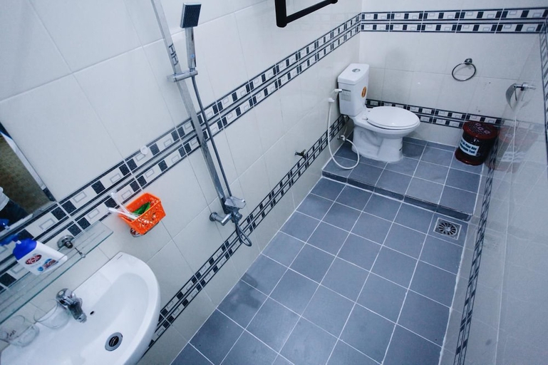 Bathroom 3, Sake Homestay, Da Nang