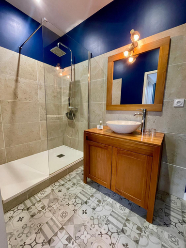 Bathroom 3, Hotel LA PLACE, Cher