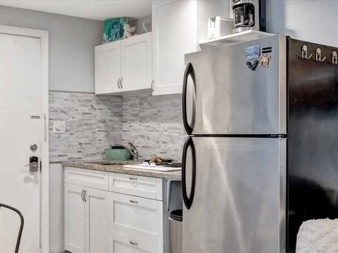 Room 2, Beach 2 Blocks Away Heated Pool Waterview Suite, Pinellas