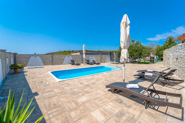 Others 5, Villa Jadran, Sveti Filip i Jakov