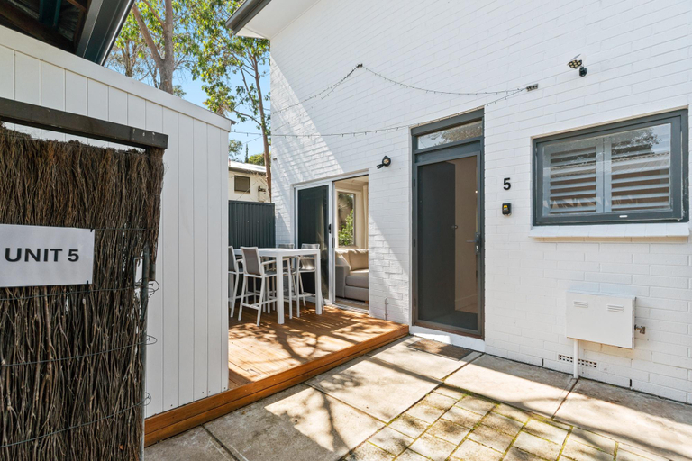 5, Stylish 2-Bed Townhouse in Leafy Hyde Park, Adelaide