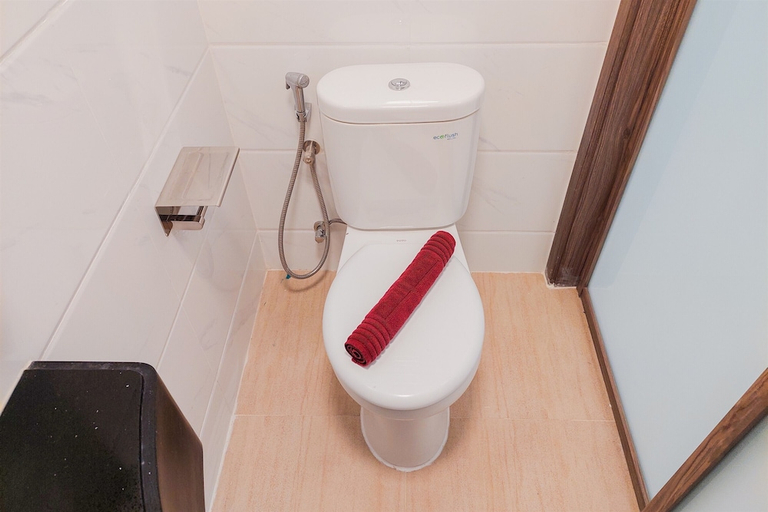 Bathroom 3, Great Location Studio Sky House Apartment Near Bsd, South Tangerang