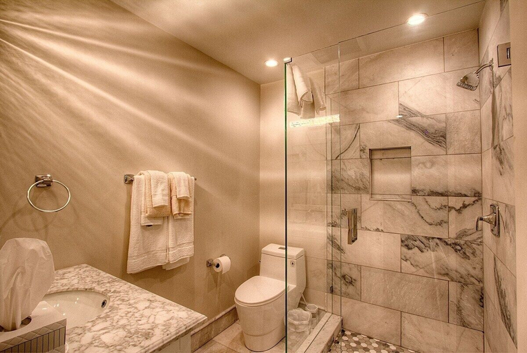 Bathroom 3, Creek Side Summit 4 Bedroom Home by RedAwning, Douglas