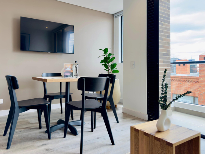 Room 3, w Radiant 2BR w Balcony in Santa Barbara, Santafé de Bogotá